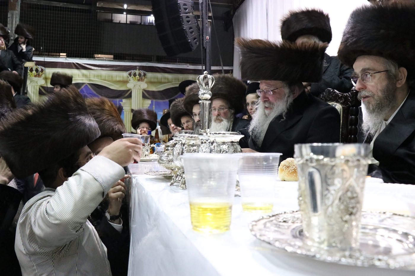 העריקים אצל האדמו"רים בחול המעוד סוכות תשפ"ו