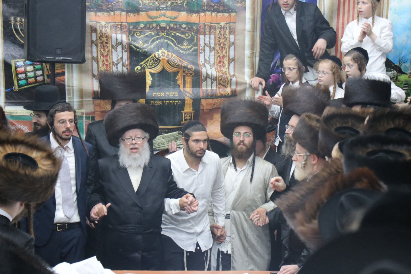 העריקים אצל האדמו"רים בחול המעוד סוכות תשפ"ו