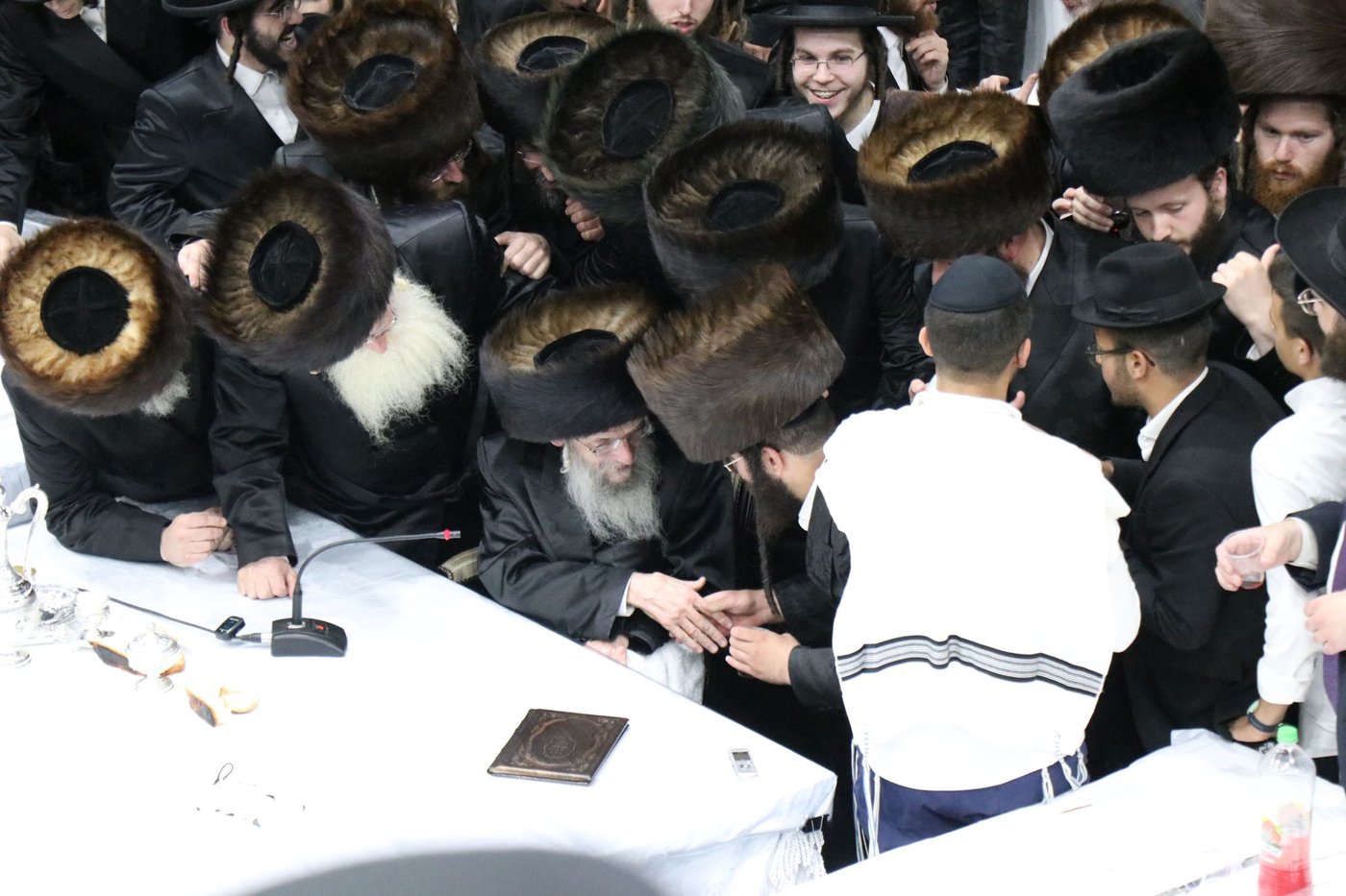 העריקים אצל האדמו"רים בחול המעוד סוכות תשפ"ו