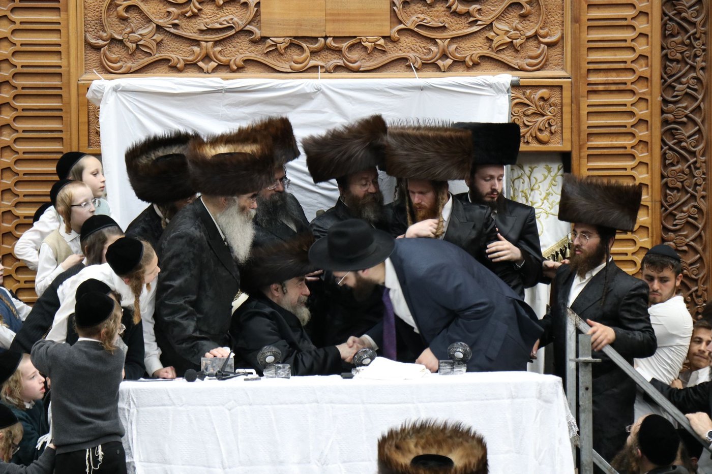 העריקים אצל האדמו"רים בחול המעוד סוכות תשפ"ו