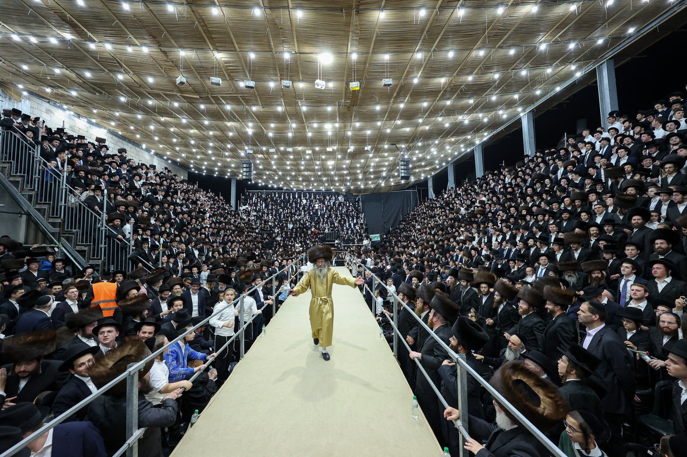 הגה"צ רבי אלימלך בידרמן בשמחת בית השואבה