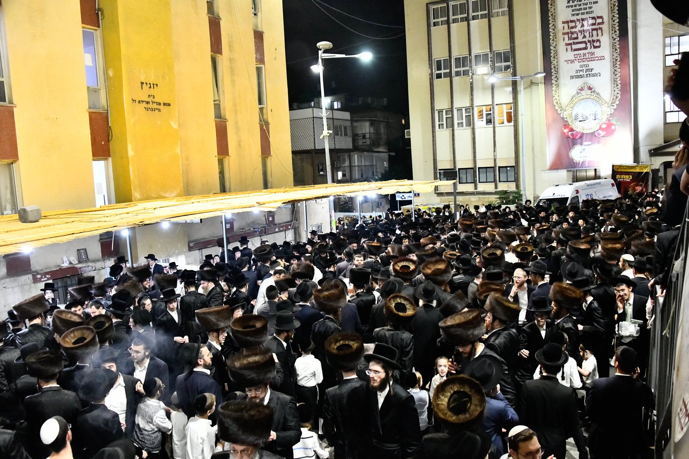 שמחת בר המצווה ושמחת בית השואבה בחצה"ק ויז'ניץ