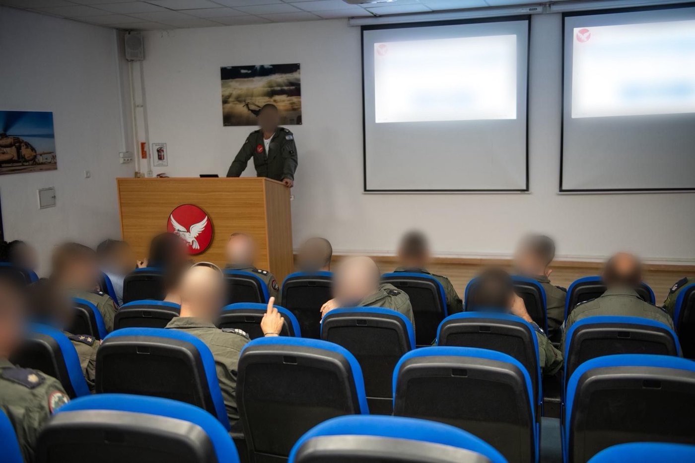 התדריך לטייסים לפני קליטת החטופים