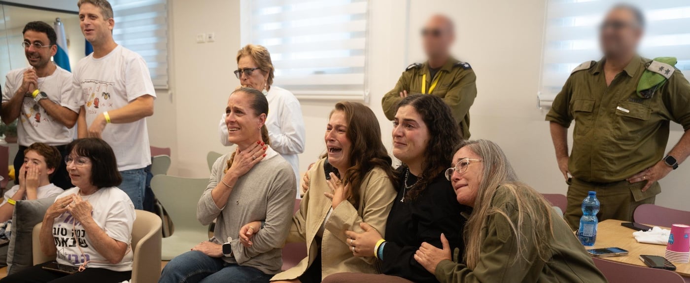 משפחתו של עמרי מירן צופים ברגע החבירה לכוח צה"ל