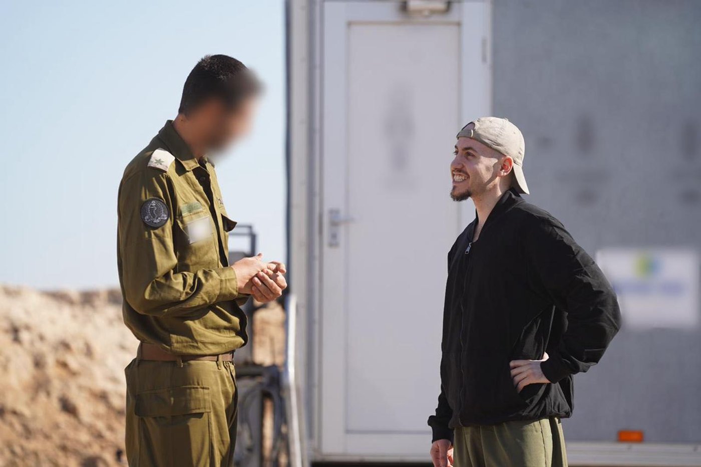 איתן מור עם נציגי צה"ל