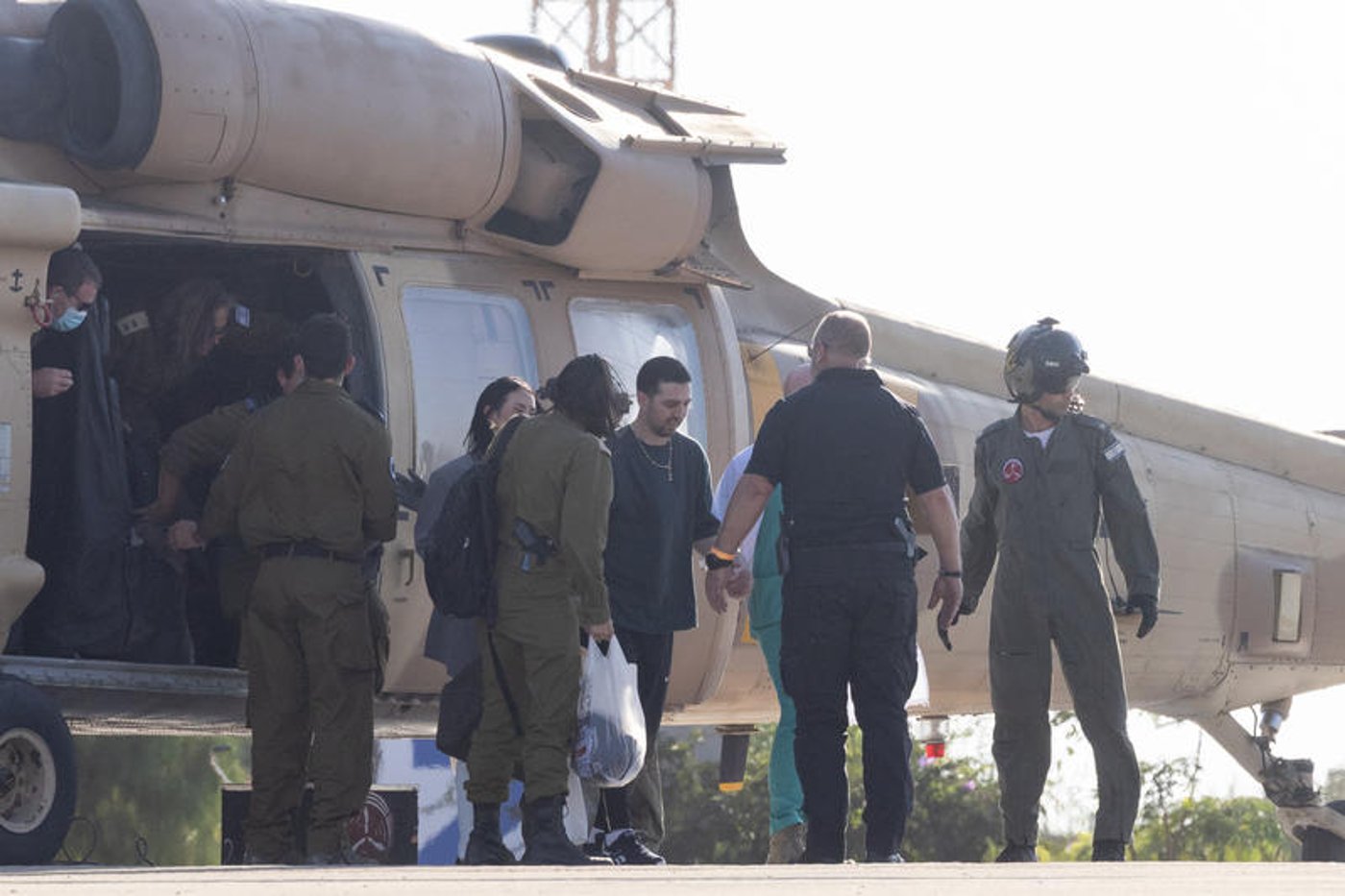 בכניסה לבית החולים שיבא