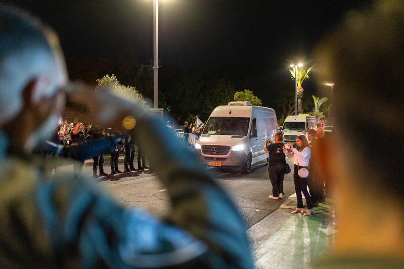 חמאס העביר 4 ארונות של חטופים חללים נוספים | בישראל נחרצים: "עליהם לעמוד בהסכם"