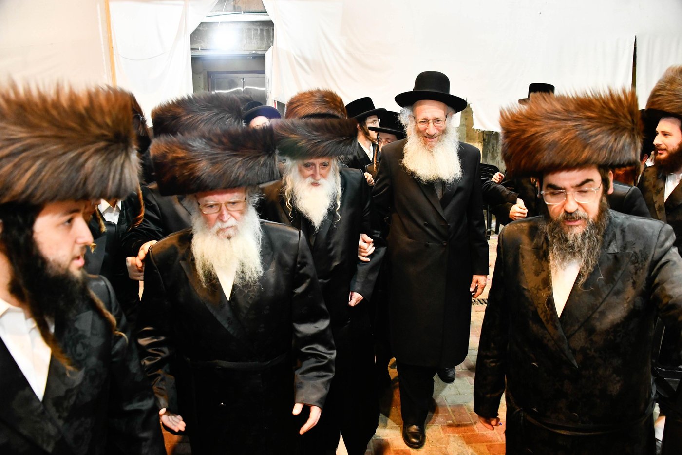 מעמד הבאגלייטען מוצאי יו"ט במחנובקא בעלזא