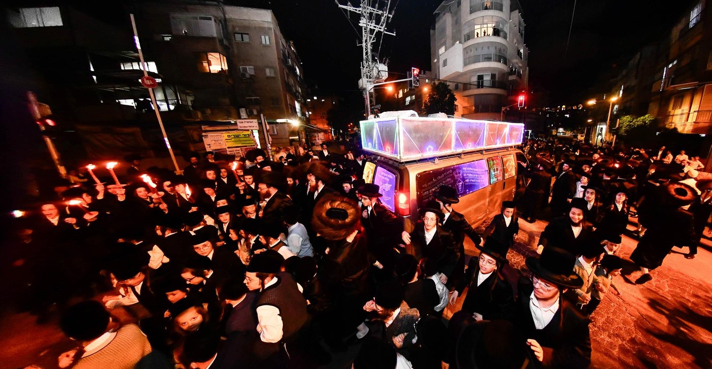 מעמד הבאגלייטען מוצאי יו"ט במחנובקא בעלזא