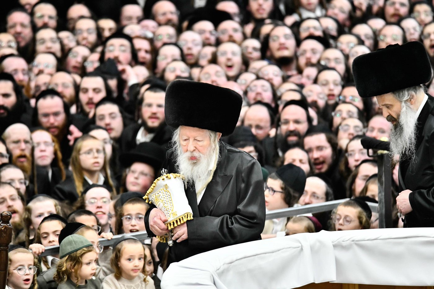 הקפות שניות בחצה"ק גור