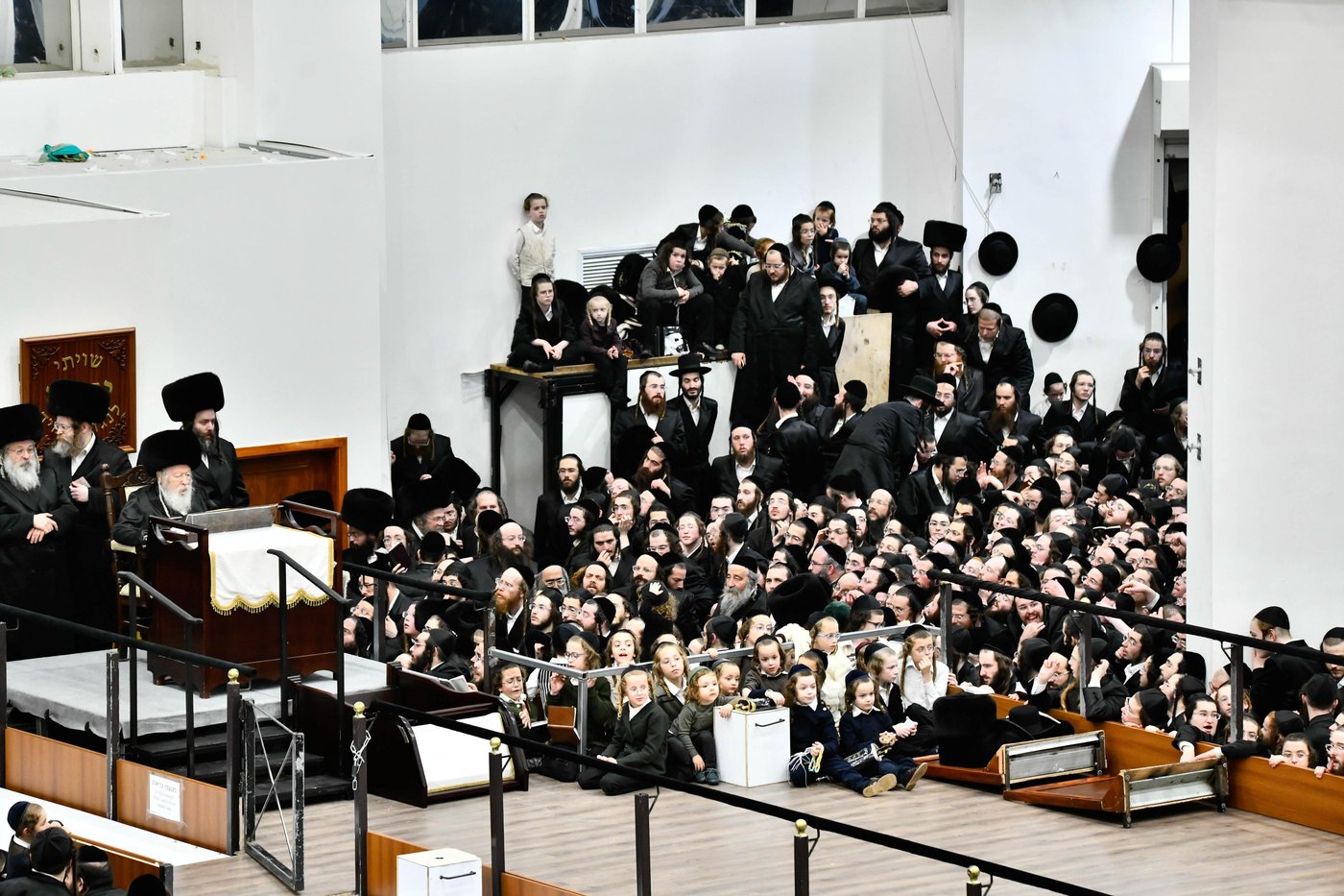הקפות שניות בחצה"ק גור