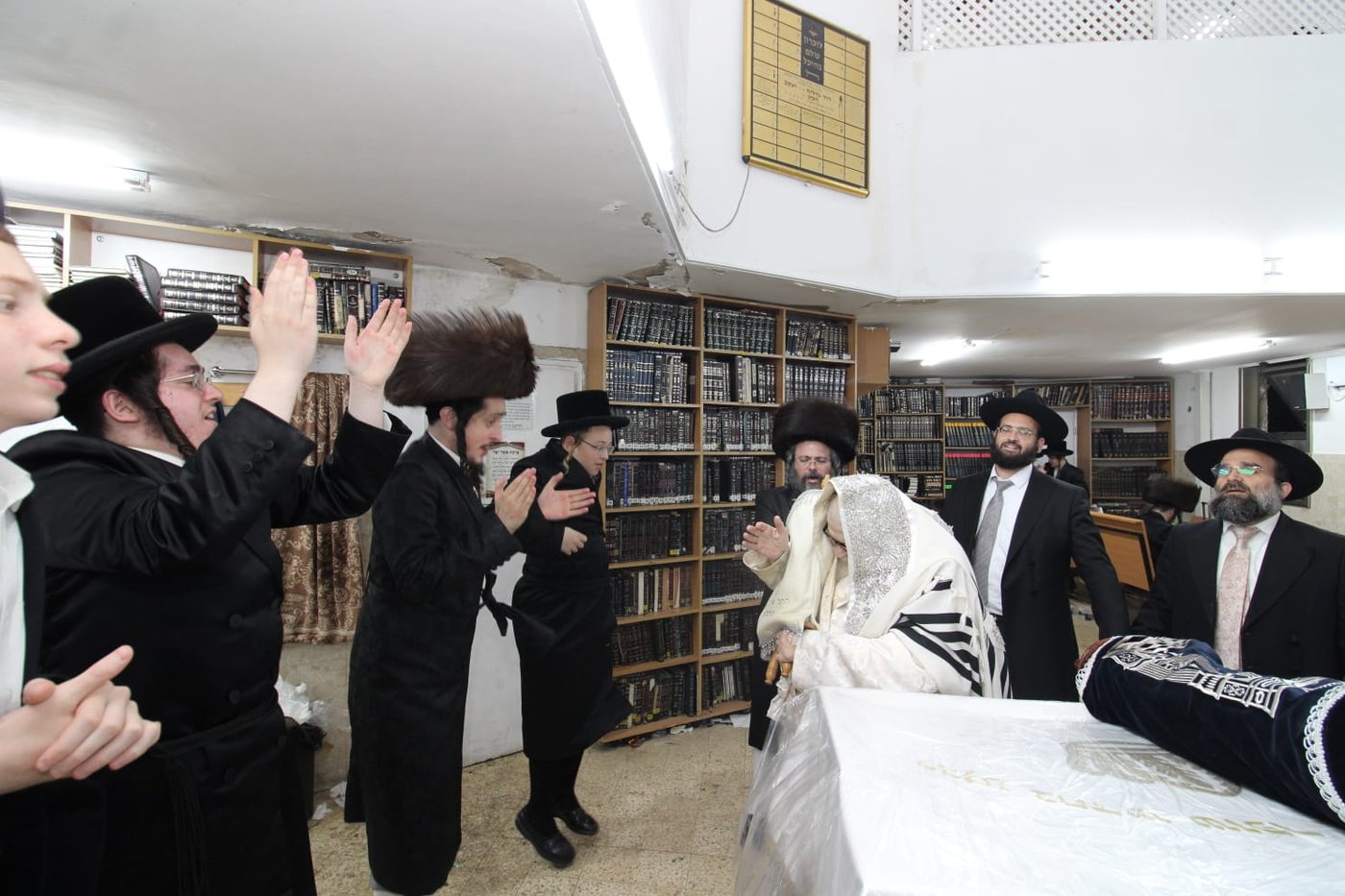 הקפות שניות בחצה"ק טעמשוואר