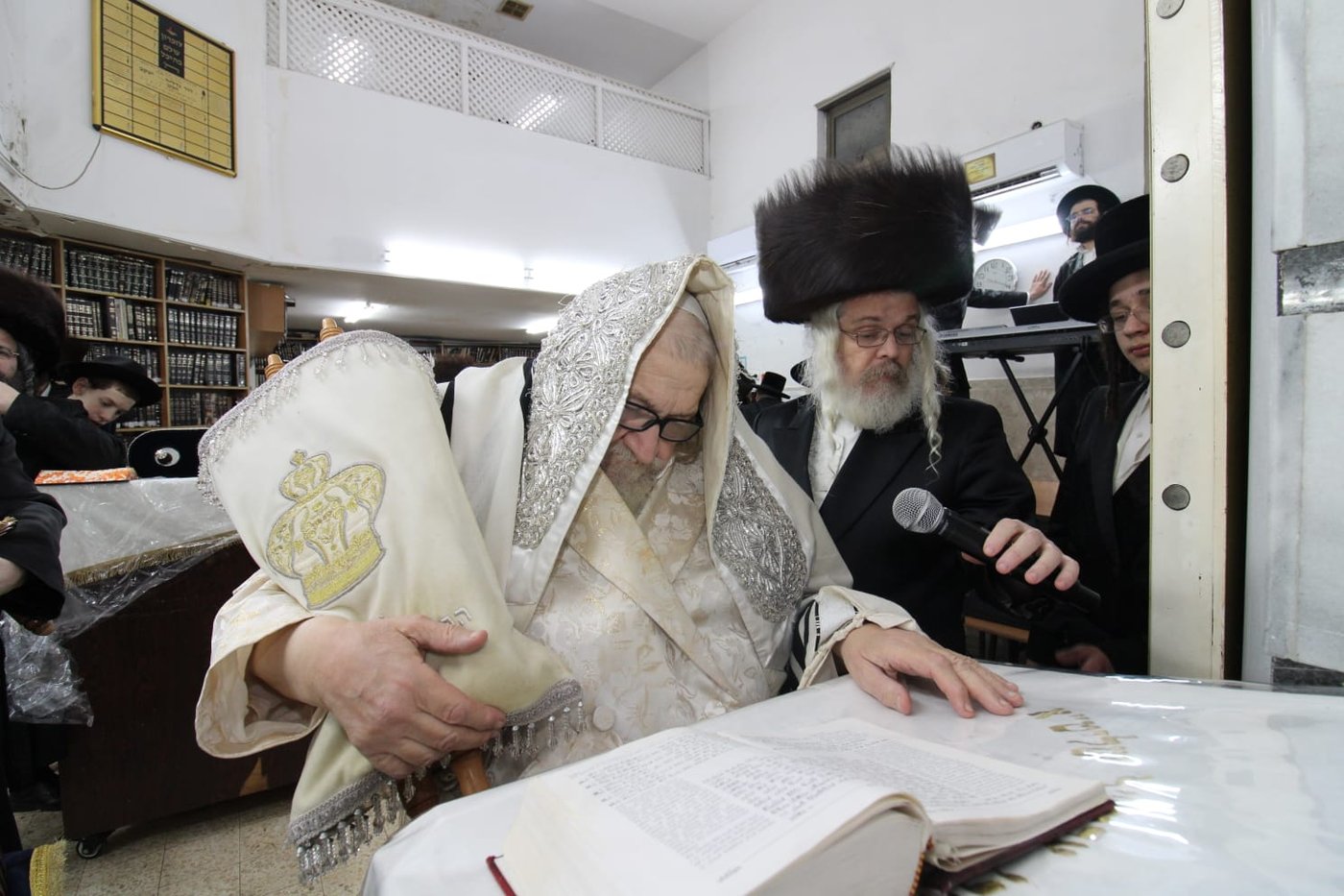הקפות שניות בחצה"ק טעמשוואר