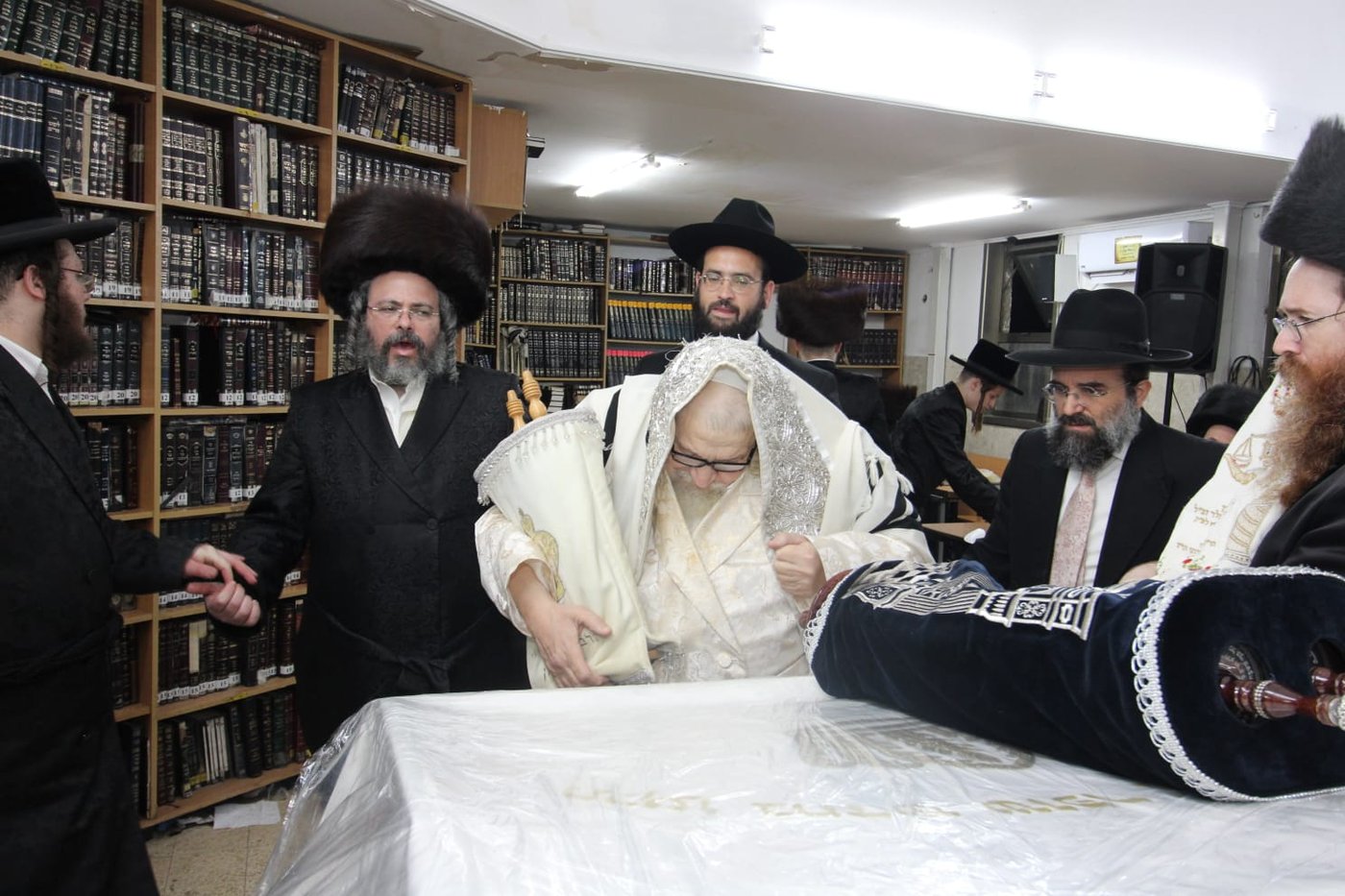 הקפות שניות בחצה"ק טעמשוואר
