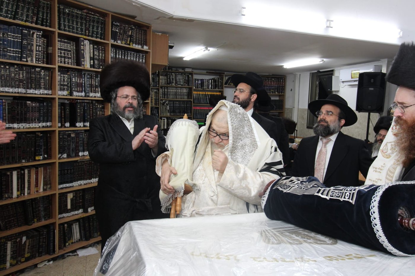 הקפות שניות בחצה"ק טעמשוואר
