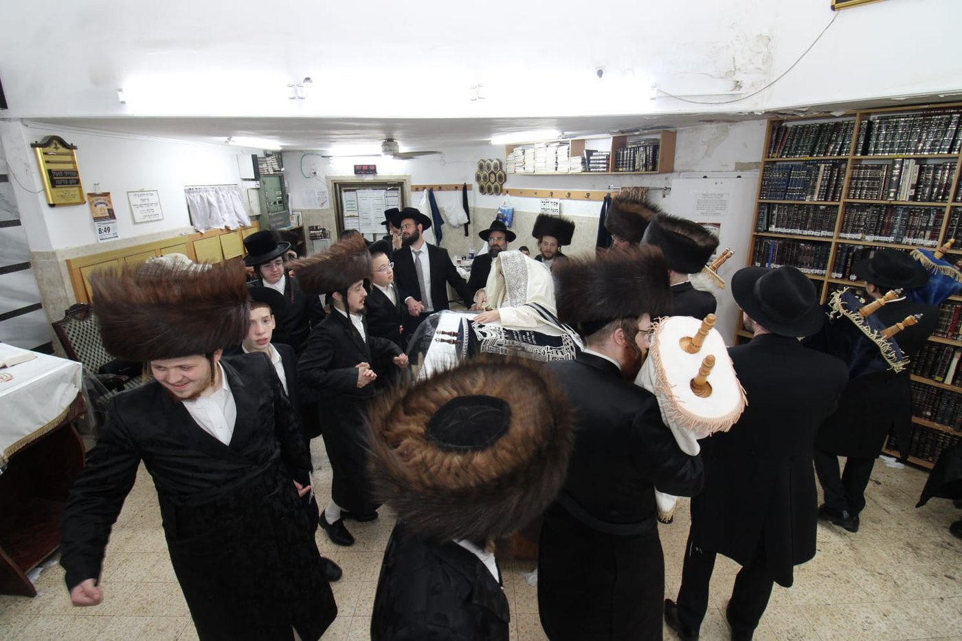 הקפות שניות בחצה"ק טעמשוואר