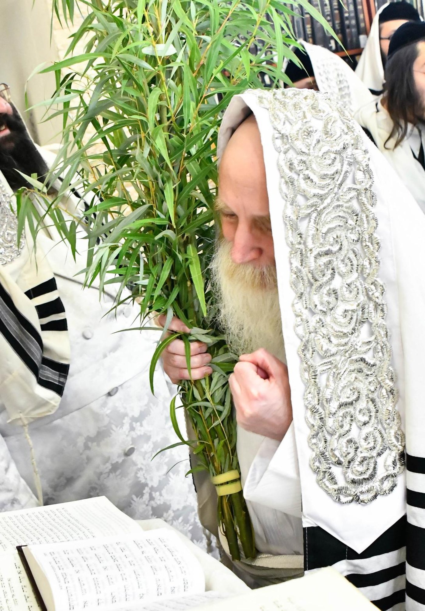 הושענא רבה אצל הגה"צ רבי יצחק מאיר מורגנשטרן