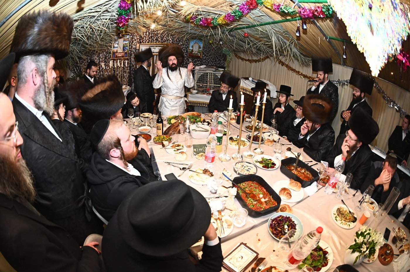 חג הסוכות בחצה"ק מעז'בוז