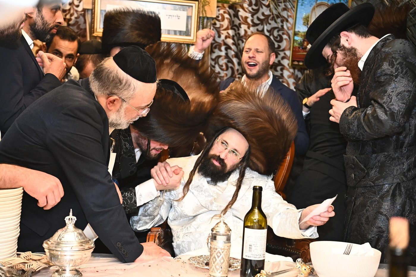 חג הסוכות בחצה"ק מעז'בוז