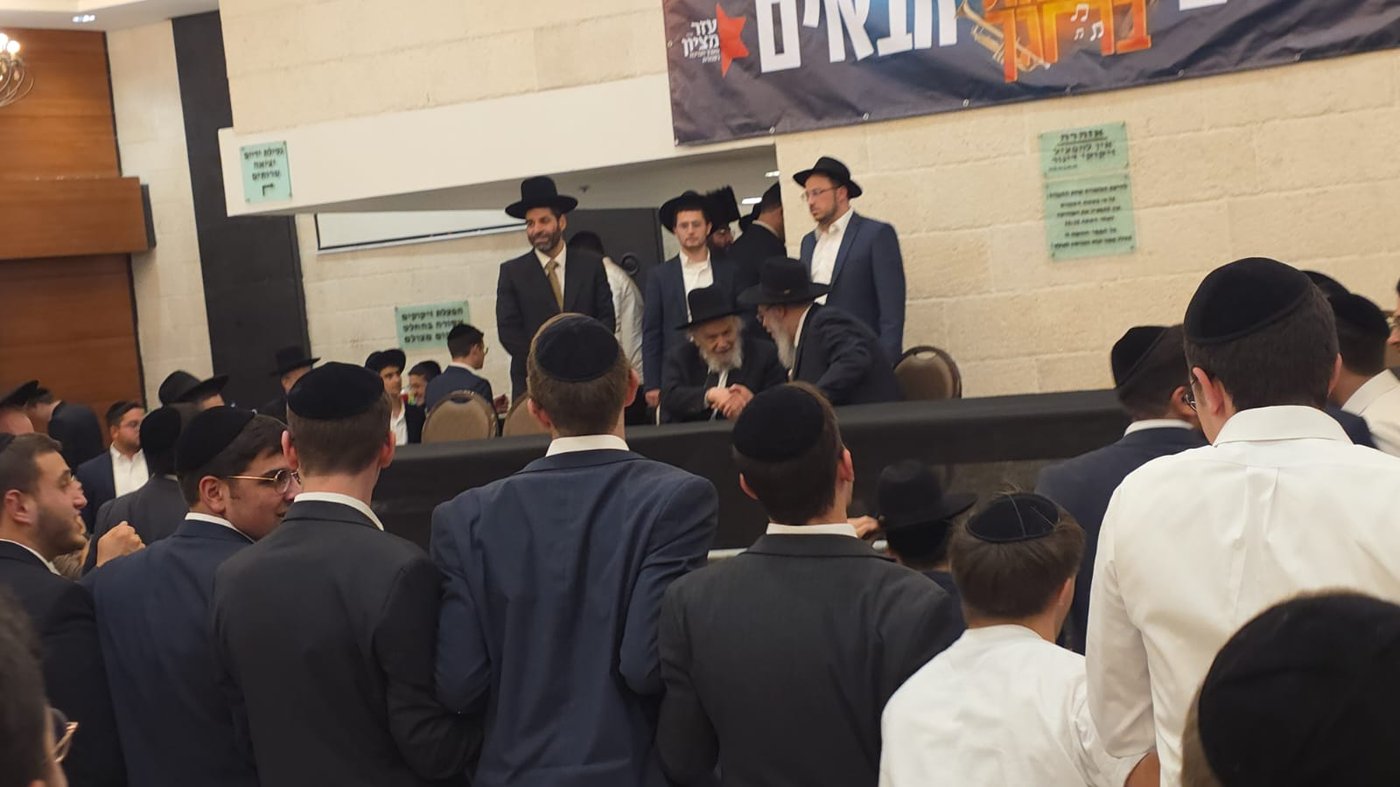 שמחת בית השואאבה המסורתית של עזר מציון בראשות גדולי ישראל