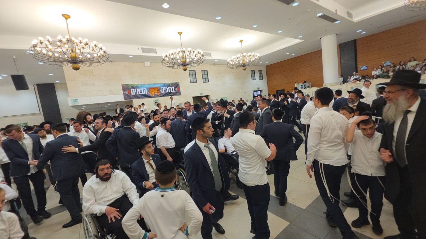 שמחת בית השואאבה המסורתית של עזר מציון בראשות גדולי ישראל