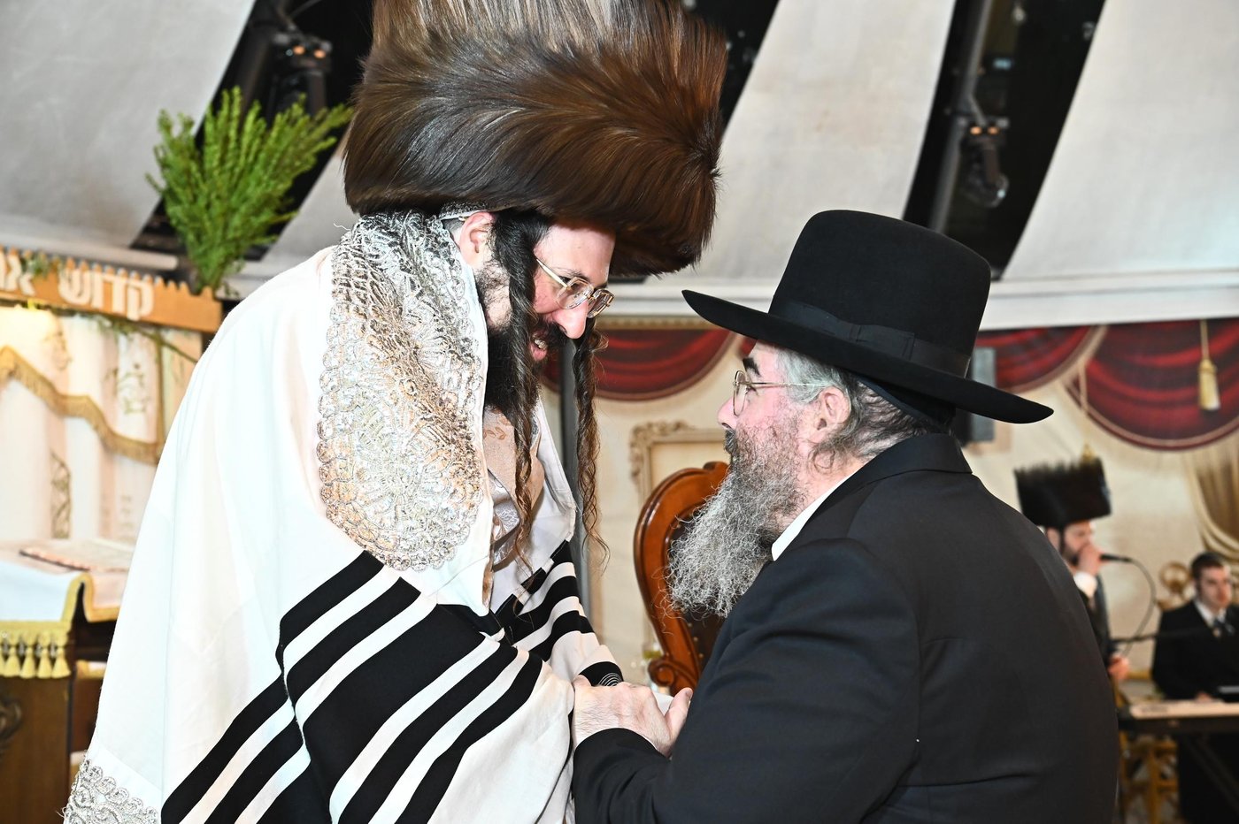 הושענא רבה ושמחת תורה בחצה"ק מעז'בוז