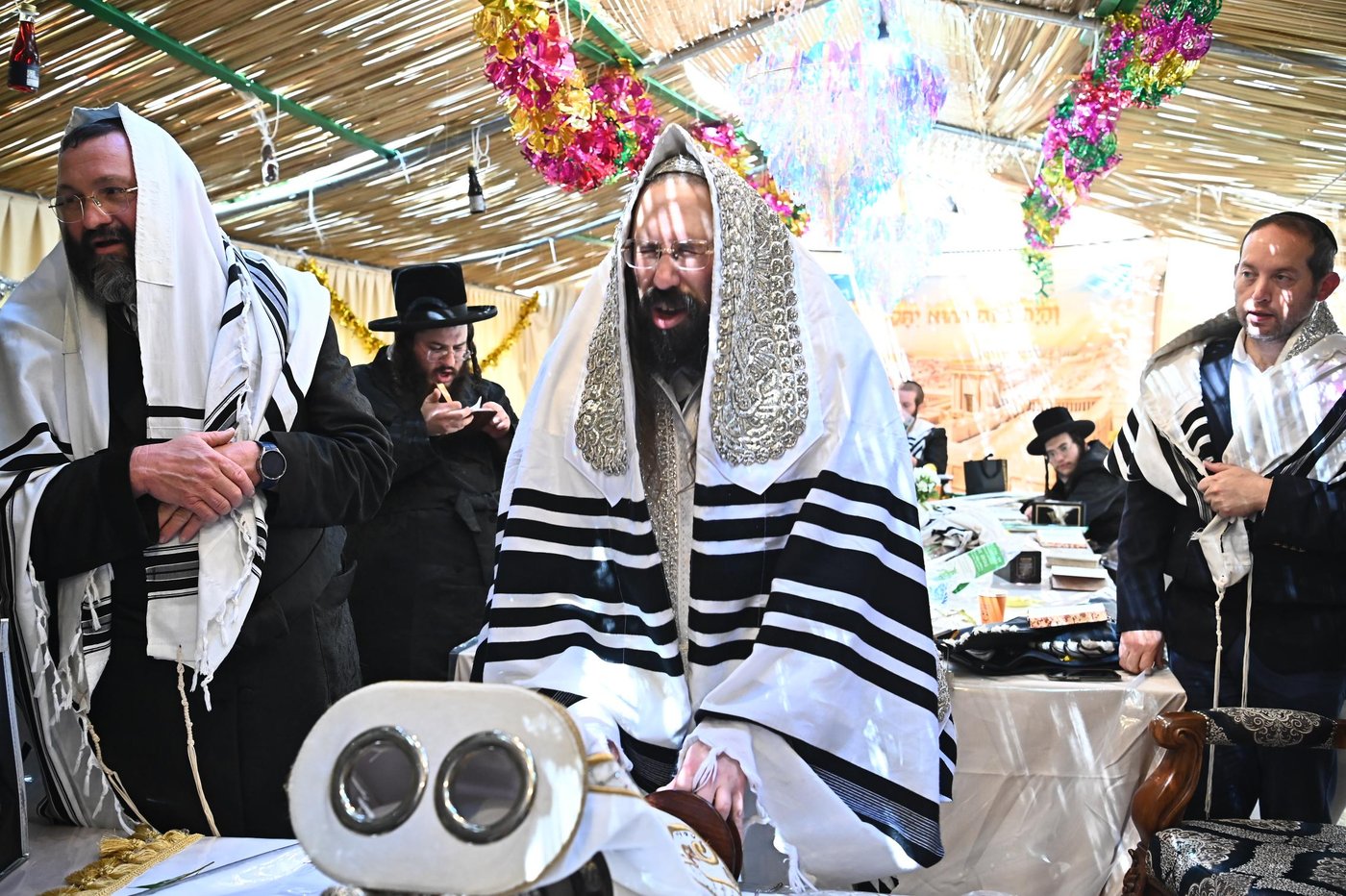 הושענא רבה ושמחת תורה בחצה"ק מעז'בוז