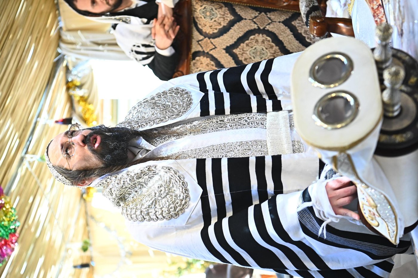 הושענא רבה ושמחת תורה בחצה"ק מעז'בוז