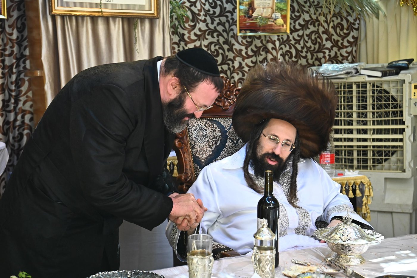 הושענא רבה ושמחת תורה בחצה"ק מעז'בוז