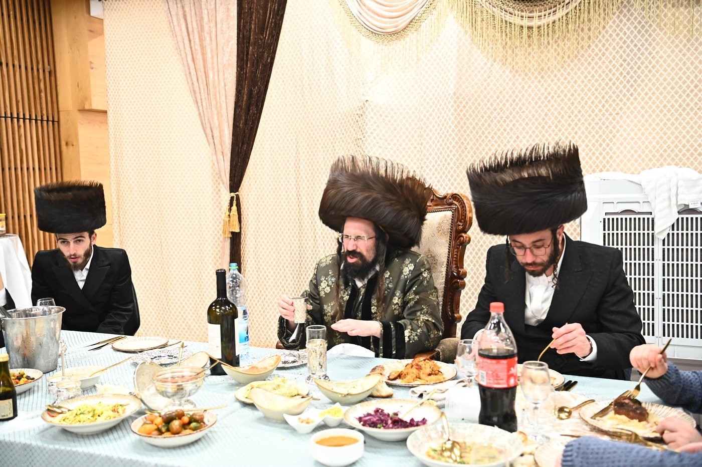 הושענא רבה ושמחת תורה בחצה"ק מעז'בוז