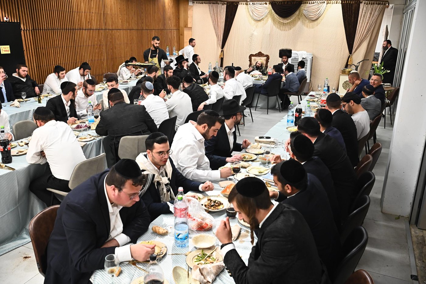הושענא רבה ושמחת תורה בחצה"ק מעז'בוז