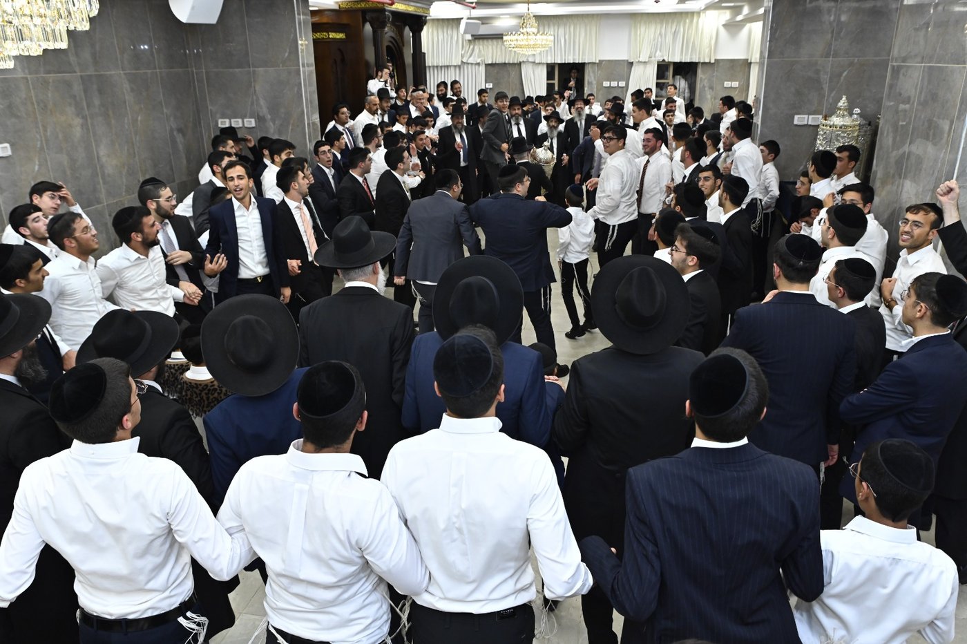 הקפות שניות בישיבת 'אבני נזר'
