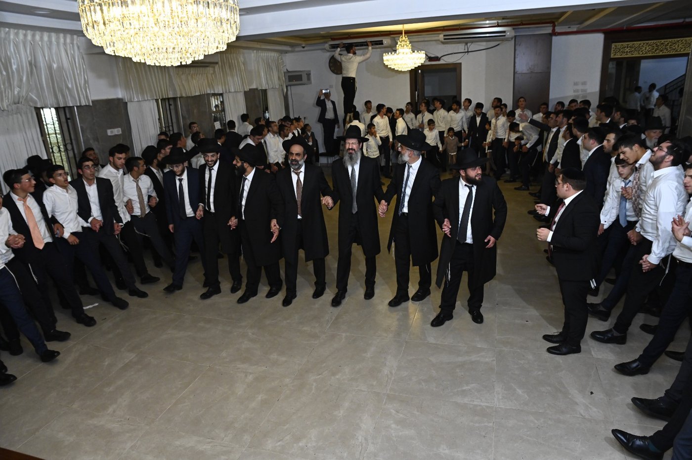 הקפות שניות בישיבת 'אבני נזר'