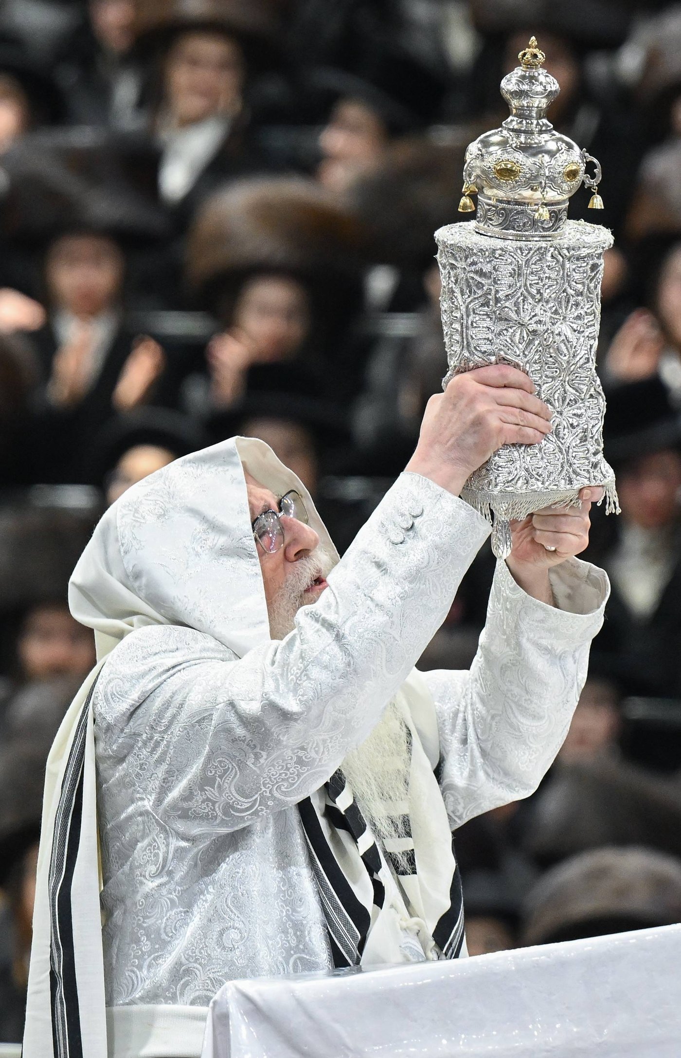 האדמו"ר מצאנז בהקפות שניות