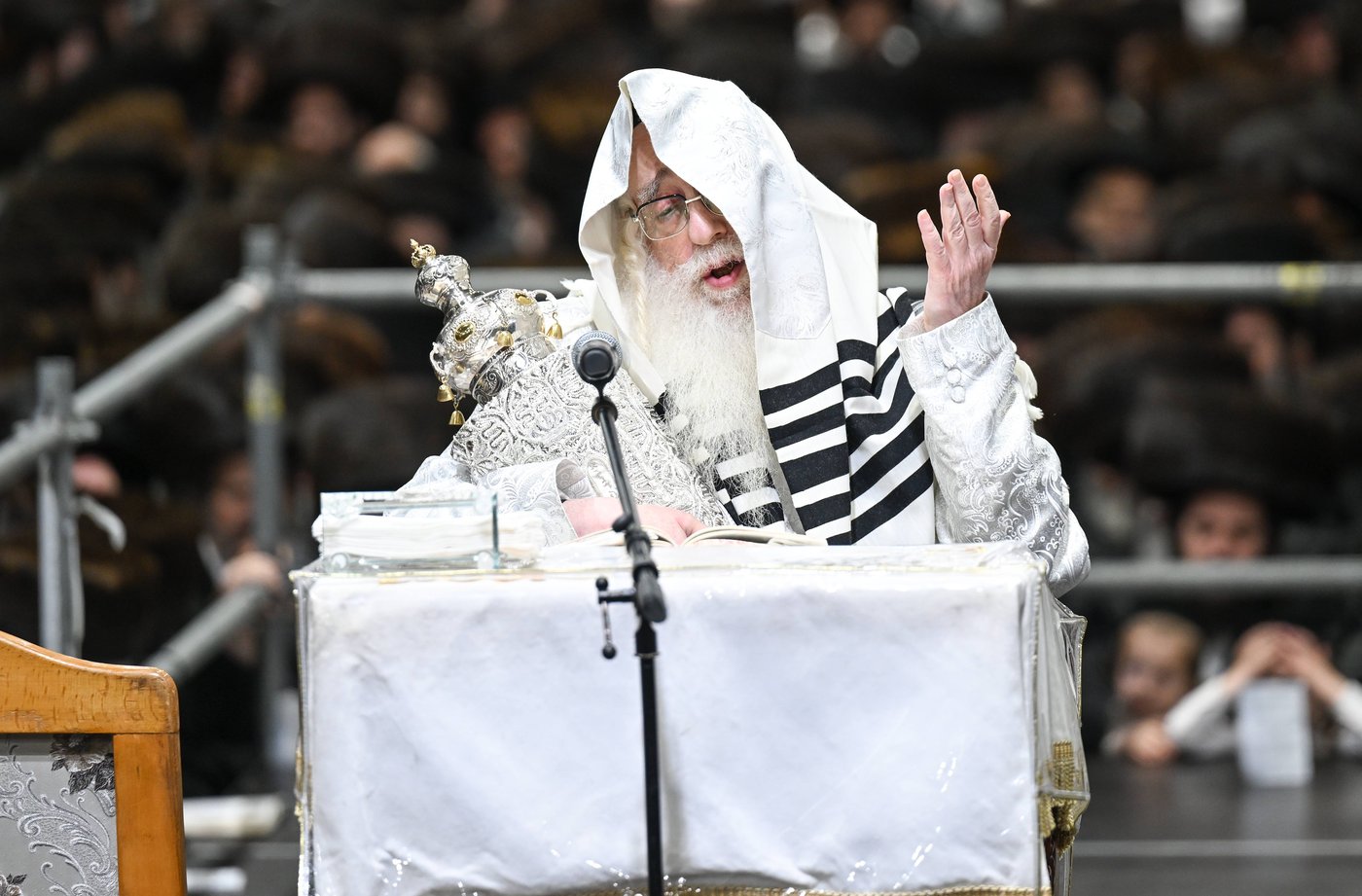 האדמו"ר מצאנז בהקפות שניות