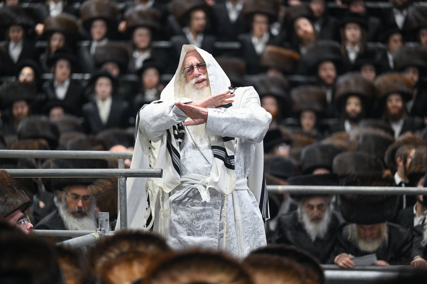 האדמו"ר מצאנז בהקפות שניות