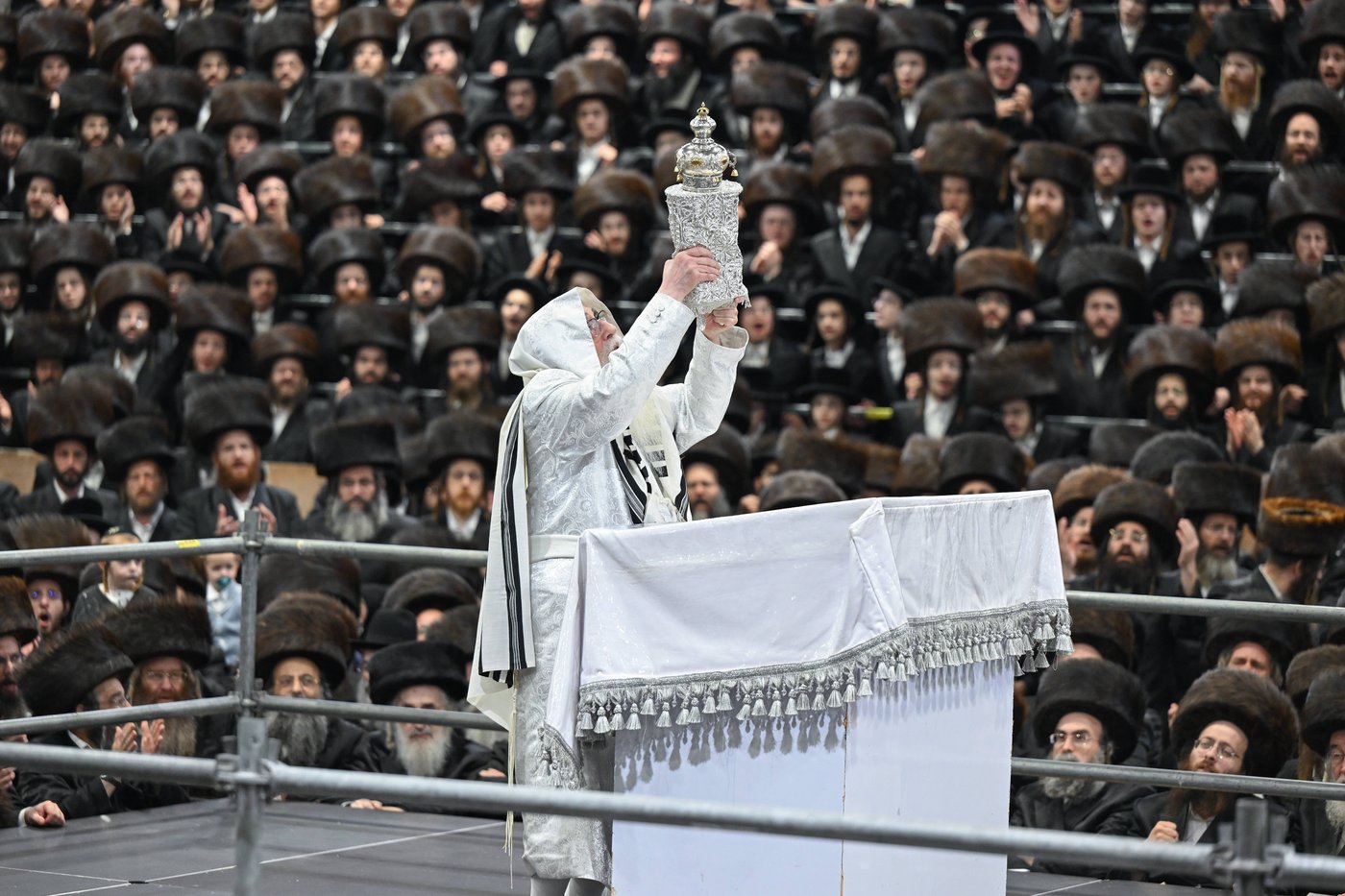 האדמו"ר מצאנז בהקפות שניות