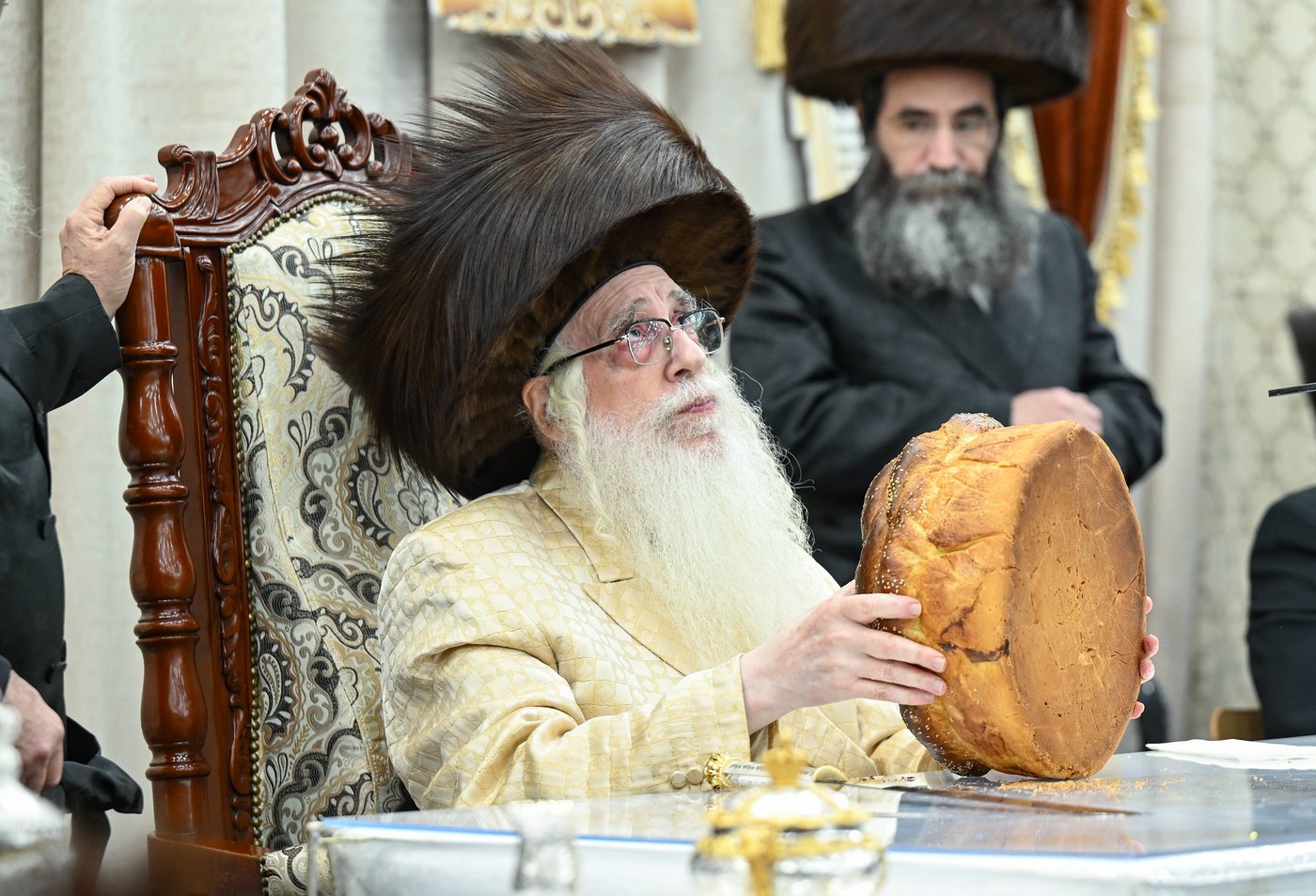 האדמו"ר מצאנז בעריכת השלחה"ט בחוה"מ סוכות