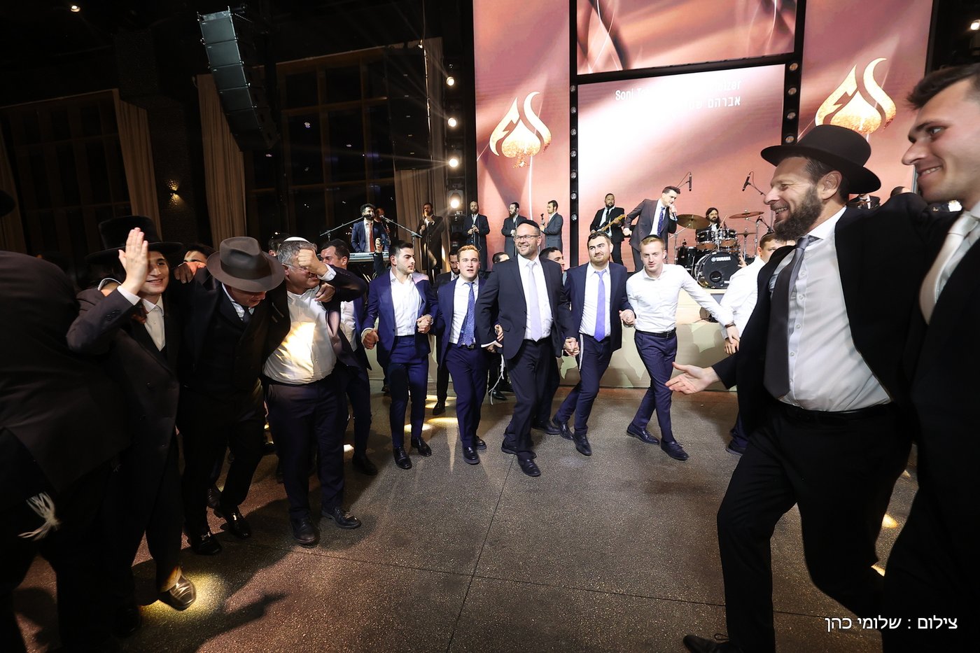 חתונת ביתו של מנחם טוקר