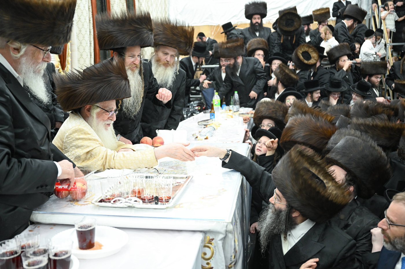 האדמו"ר מצאנז בסיום מסכת סוכה בחוה"מ סוכות