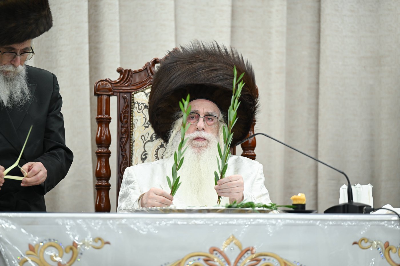 ליל הושענא רבה אצל האדמו"ר מצאנז