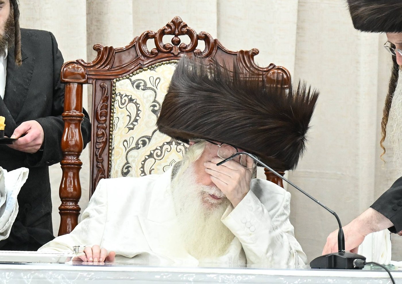 ליל הושענא רבה אצל האדמו"ר מצאנז