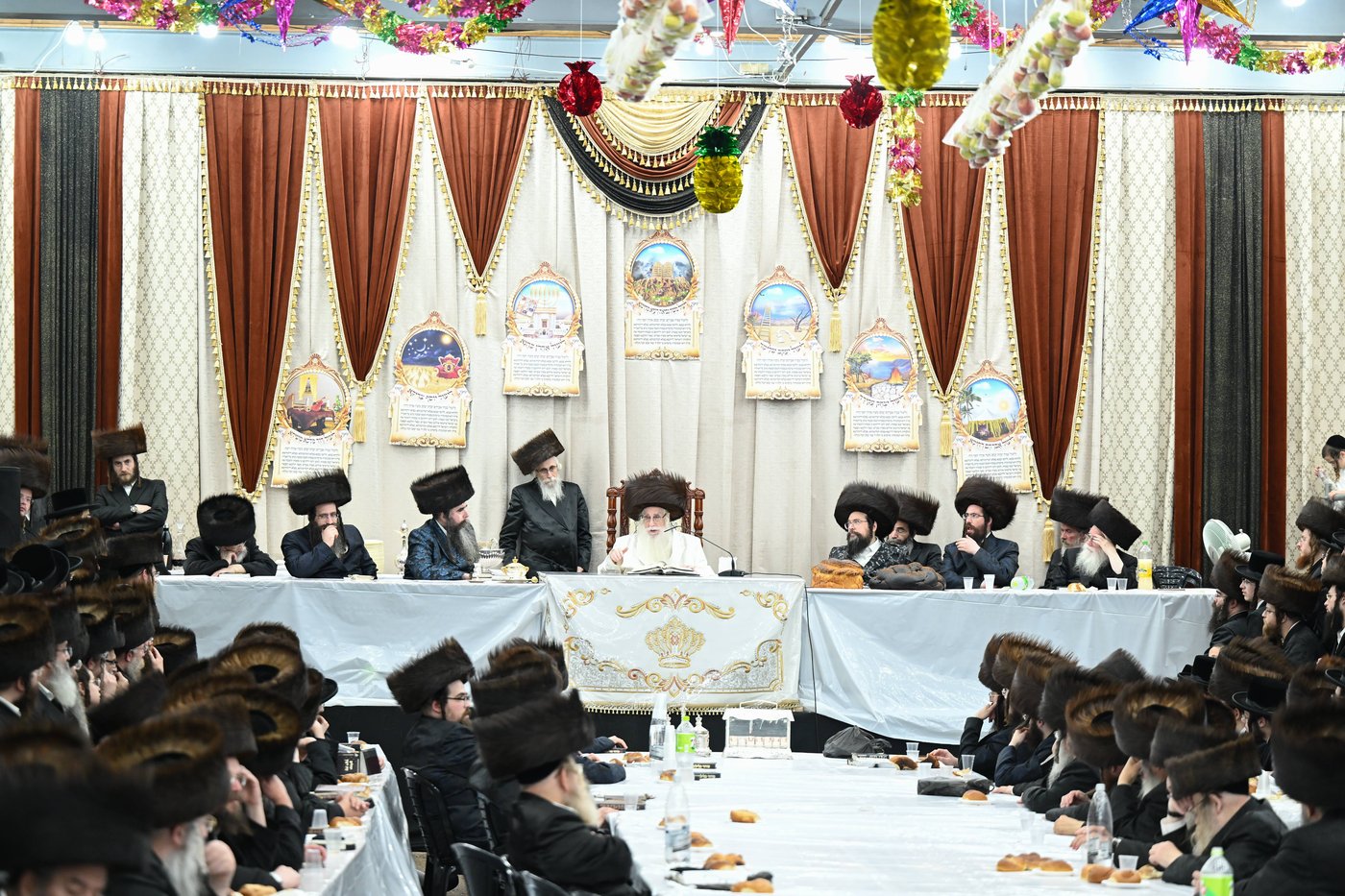 ליל הושענא רבה אצל האדמו"ר מצאנז