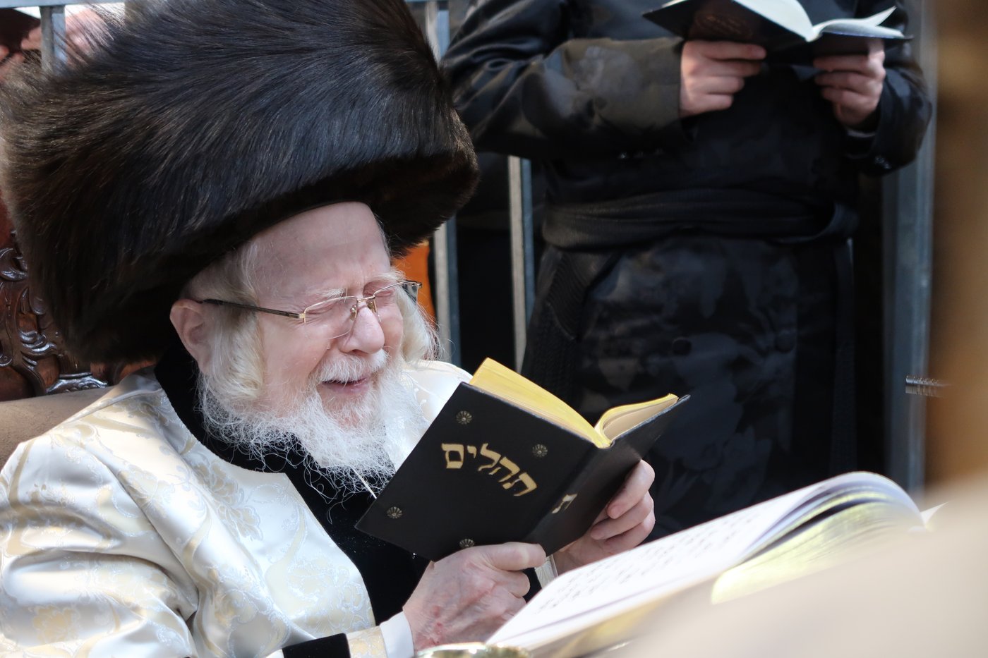 ירח האיתנים בחצה"ק קרעטשניף