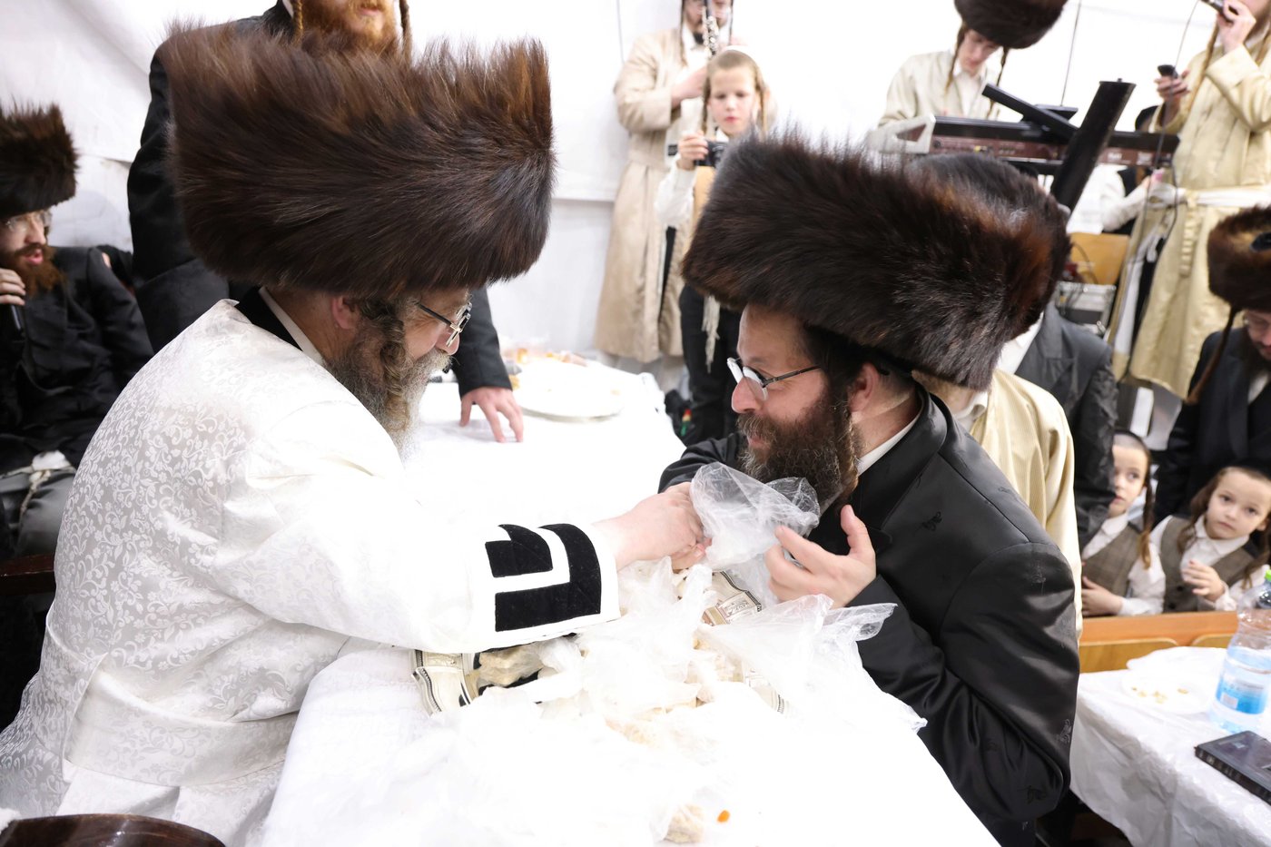 חג הסוכות בחצה"ק קרעטשניף סיגעט