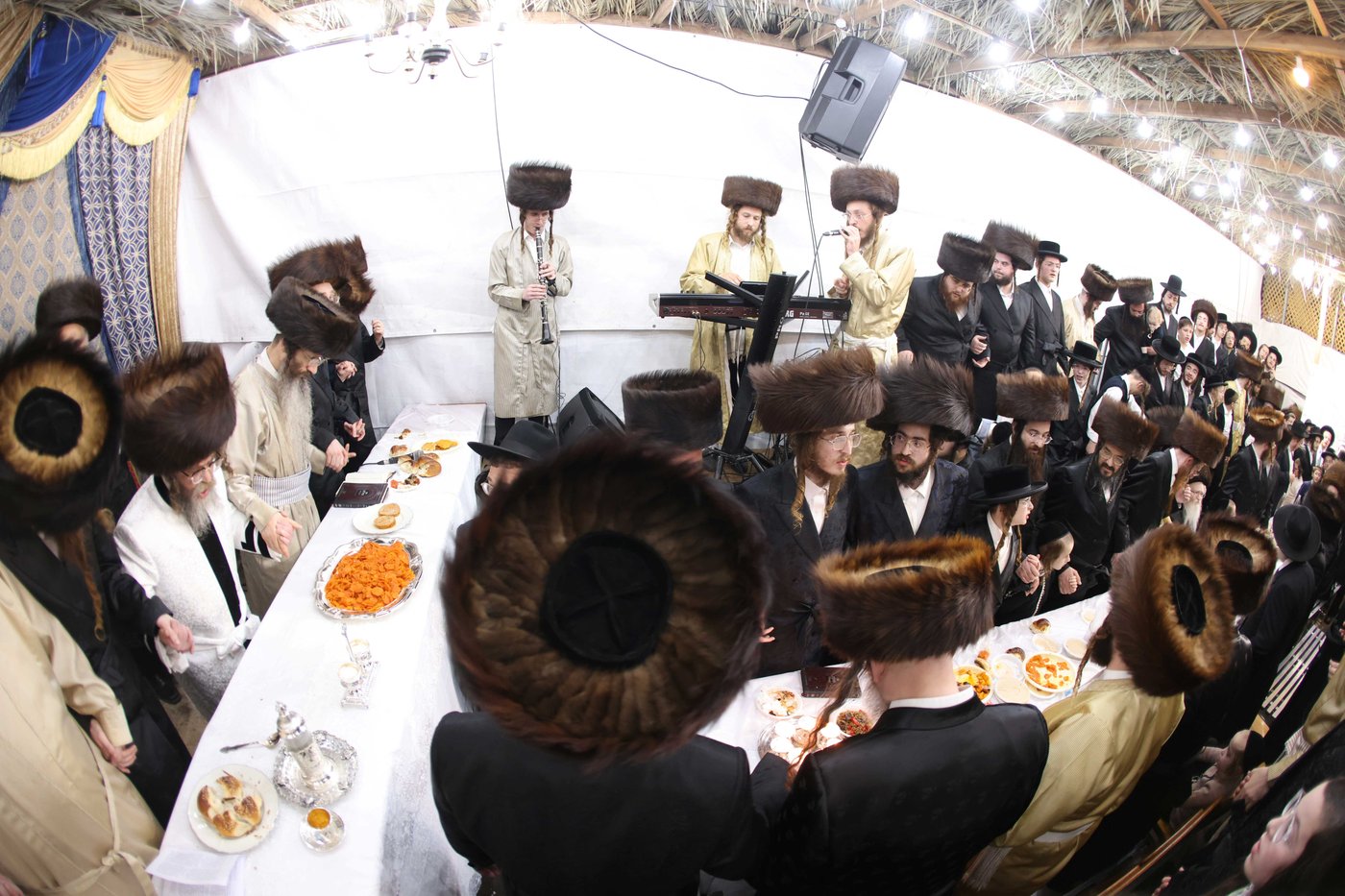 חג הסוכות בחצה"ק קרעטשניף סיגעט