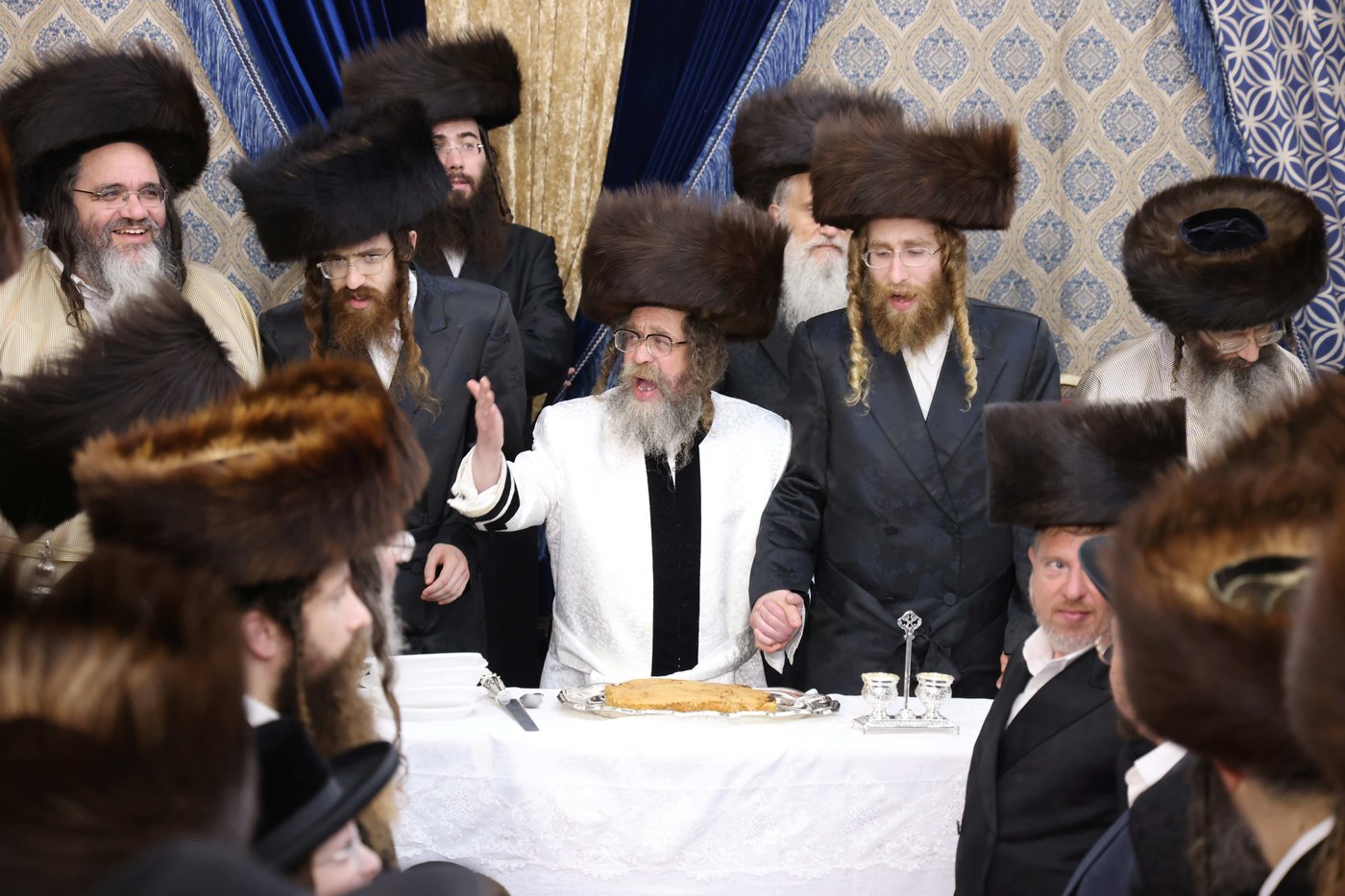 חג הסוכות בחצה"ק קרעטשניף סיגעט