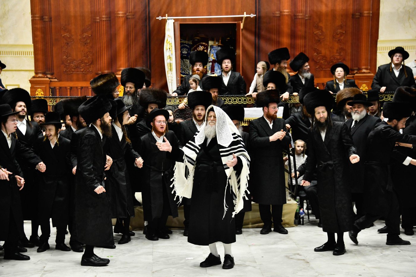 הקפות שניות בחצה"ק מודז'יץ
