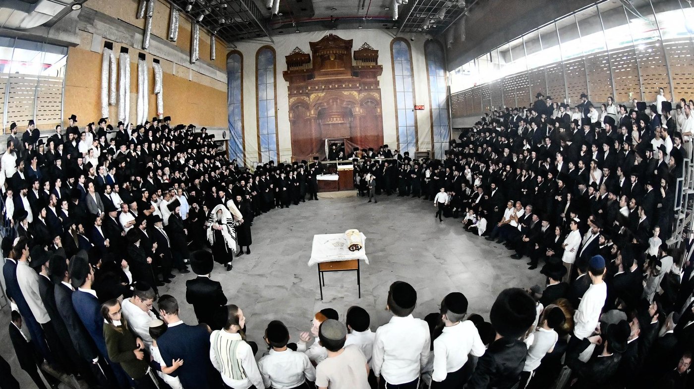 הקפות שניות בחצה"ק מודז'יץ