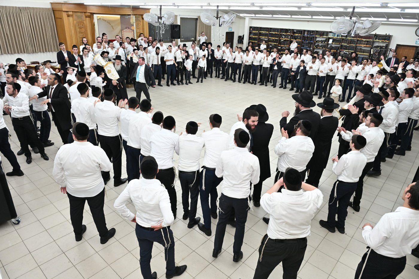 הקפות שניות בישיבת 'קריית מלך'